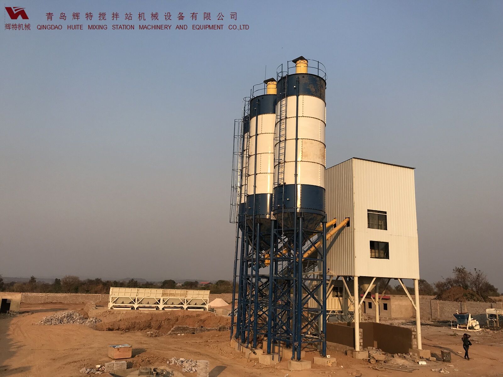 輝特混凝土攪拌站HZS120采用國內(nèi)外知名品牌，大大降低了設(shè)備故障率