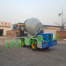湖北赤壁帶自上料攪拌車廠家說明，1.6立方2方流動式自裝料自拌水泥罐車價格